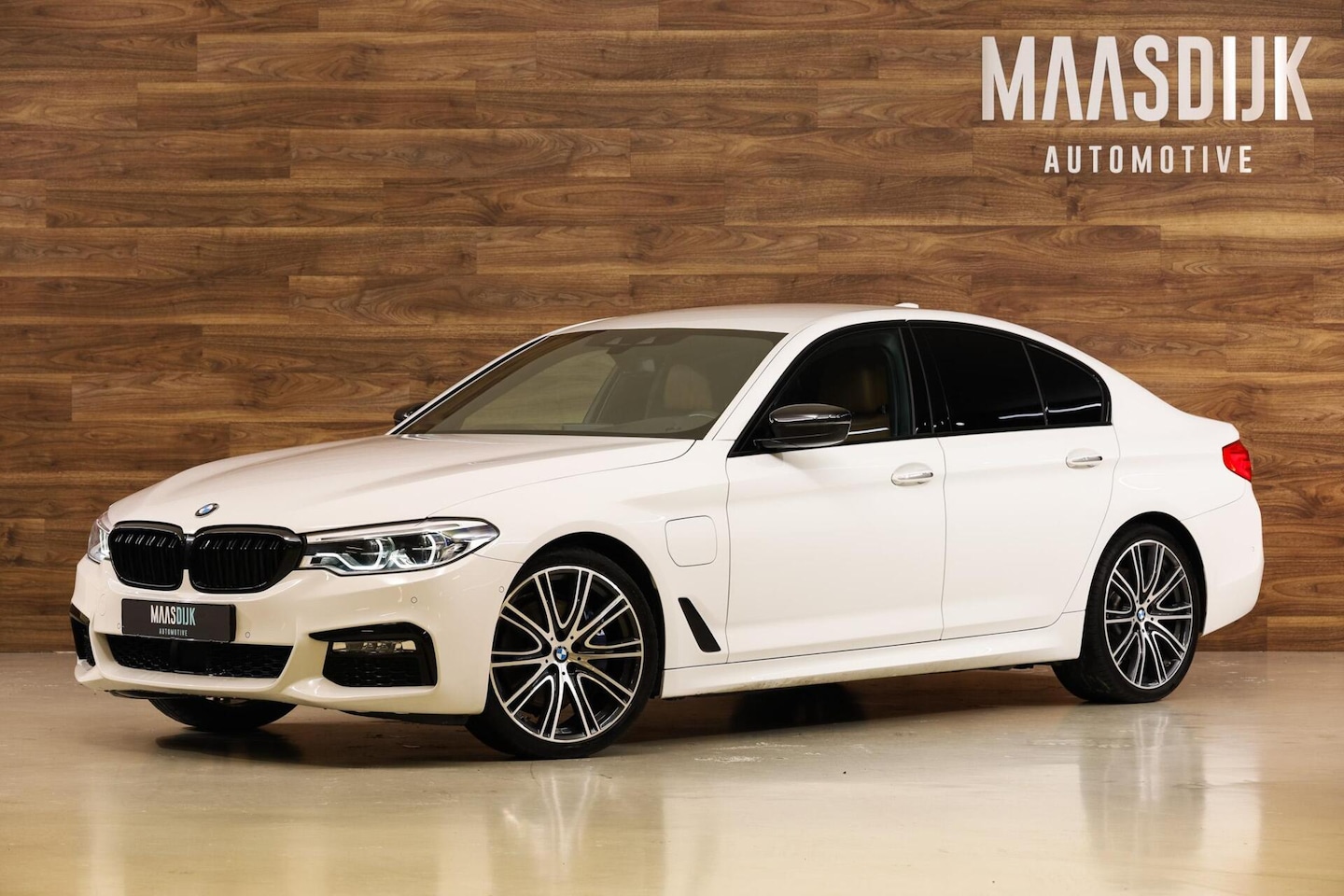 BMW 5-serie - 530e M-Sport|Massage|Ventilatie|HUD|ACC|H&K|Camera| - AutoWereld.nl