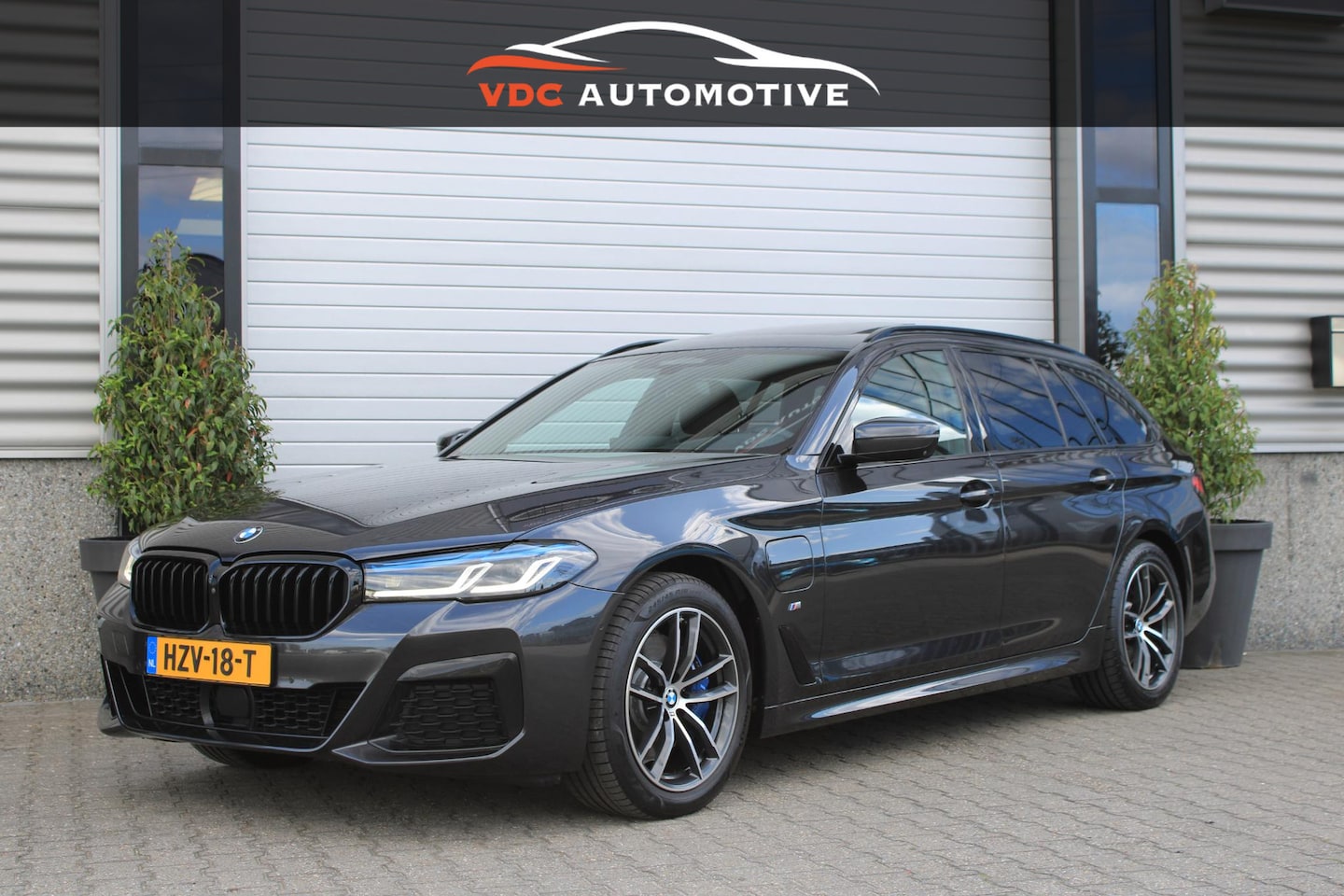 BMW 5-serie Touring - 530e xDrive M Sport Pano | Trekhaak | Laser LED | Comfort Access | ACC | HarmanKardon | Le - AutoWereld.nl