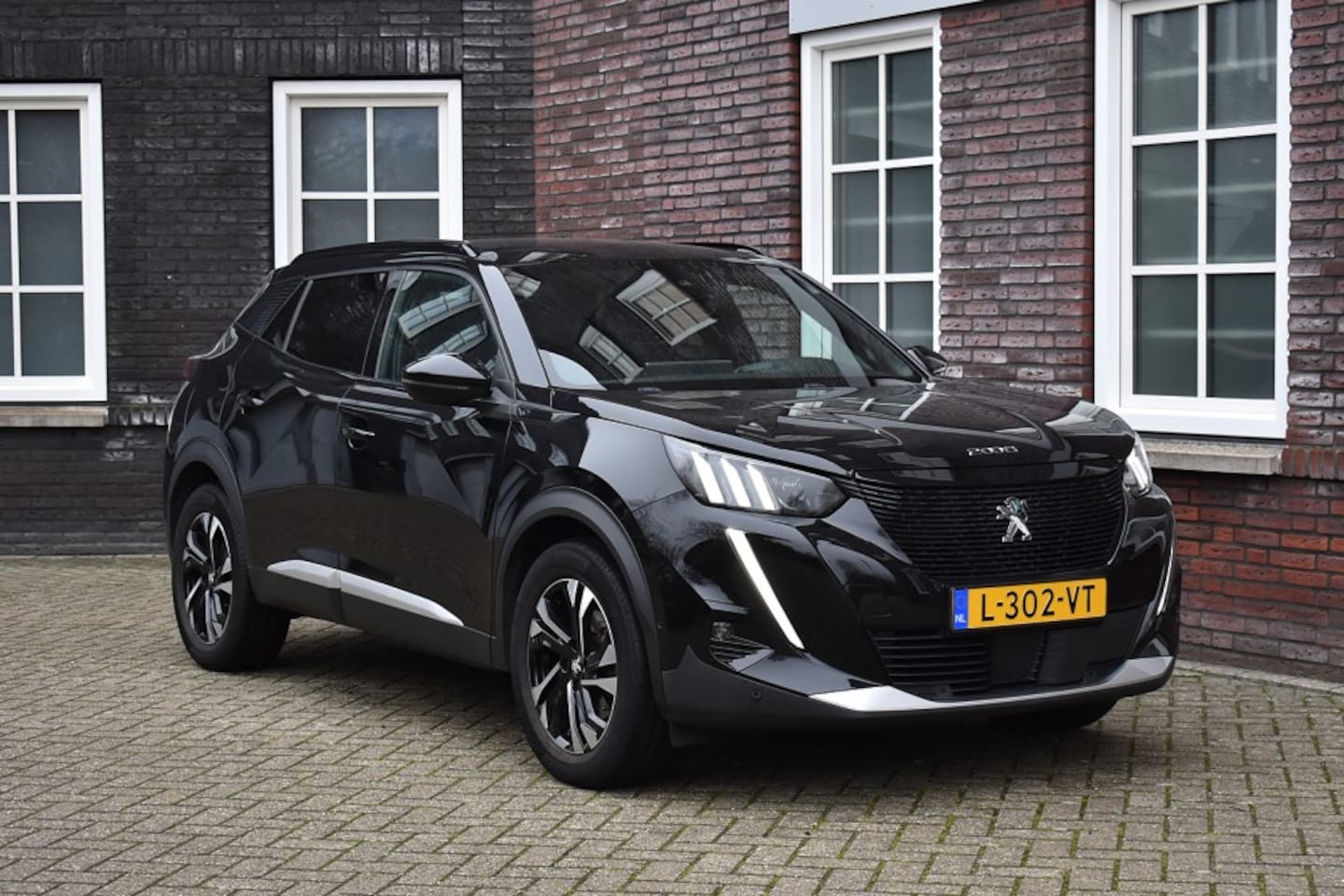 Peugeot e-2008 - EV Active Pack 50 kWh - AutoWereld.nl