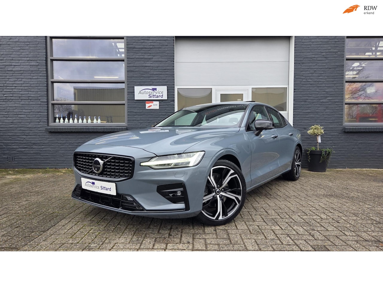 Volvo S60 - 2.0 B4 Plus Dark 2.0 B4 Plus Dark - AutoWereld.nl