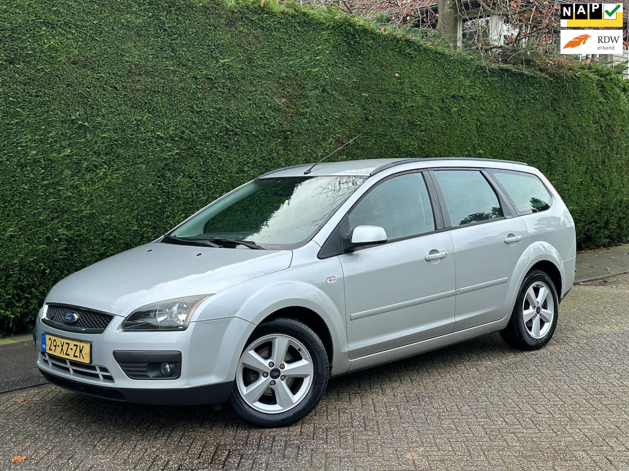 Ford Focus Wagon - 1.8-16V Ambiente Flexifuel /S-VRWRMNG/CRUISE/PDC/ - AutoWereld.nl