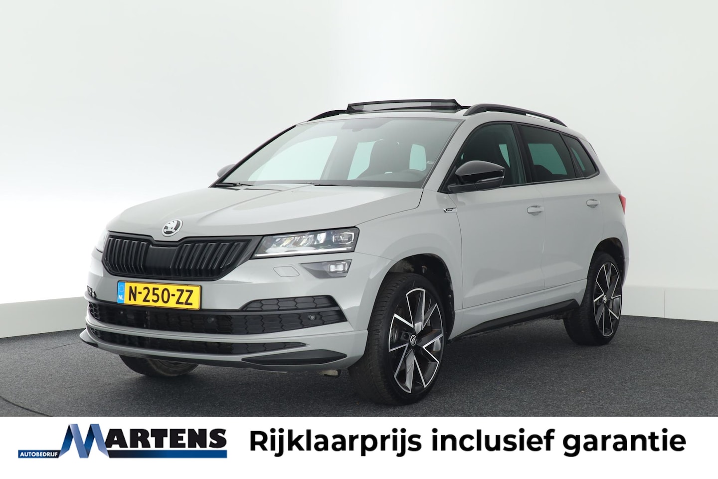 Skoda Karoq - 1.5 TSI 150pk DSG Sportline Business Panoramadak Stoelverwarming Navigatie Canton Audio Ca - AutoWereld.nl