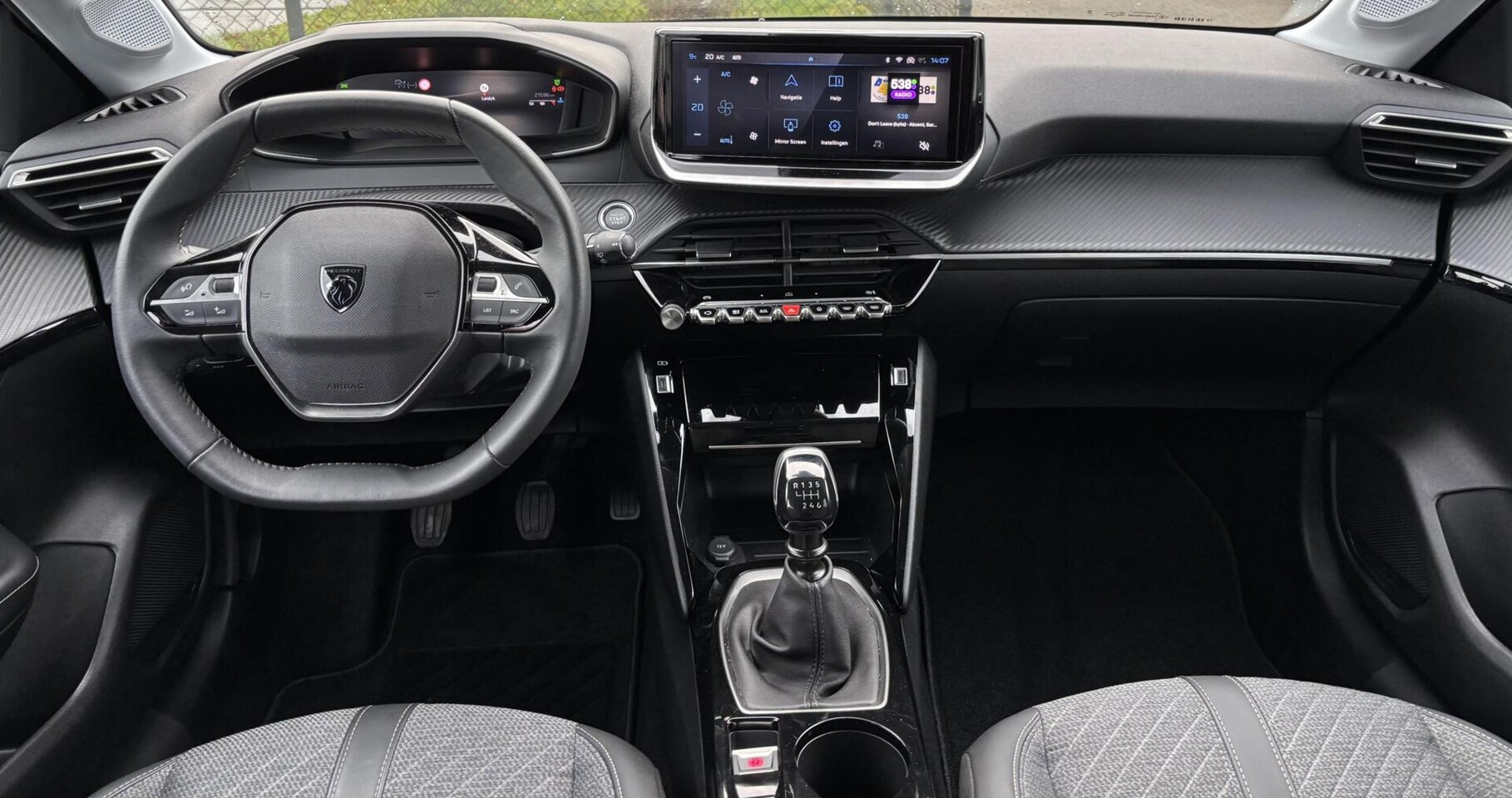 Peugeot 208 - 1.2 100 PK Allure AppleCarPlay/AndroidAuto/ 360 Graden Camera/ Adaptieve Cruise Control/ D