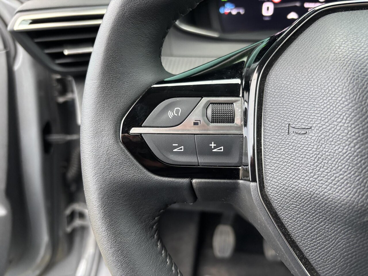 Peugeot 208 - 1.2 100 PK Allure AppleCarPlay/AndroidAuto/ 360 Graden Camera/ Adaptieve Cruise Control/ D