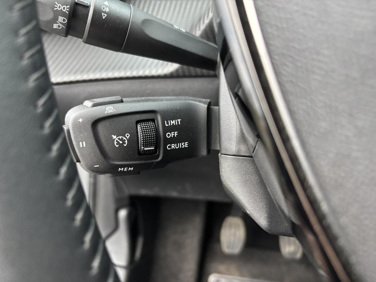 Peugeot 208 - 1.2 100 PK Allure AppleCarPlay/AndroidAuto/ 360 Graden Camera/ Adaptieve Cruise Control/ D