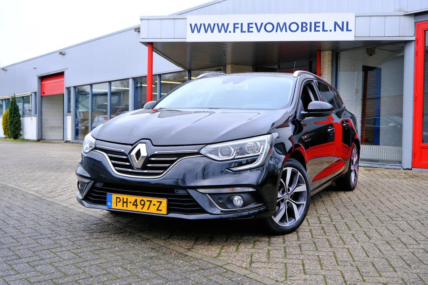 Renault Mégane Estate - 1.5 dCi Bose Aut. Navi|Half Leder|Bose Audio|Trekhaak|Camera - AutoWereld.nl