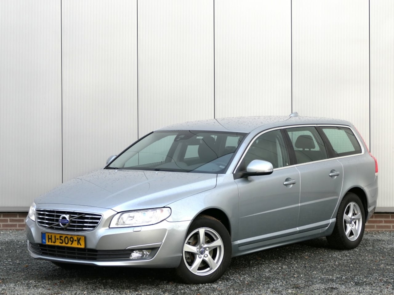Volvo V70 - 2.0 T4 Classic Ed. Xenon / Trekhaak / Navi - AutoWereld.nl