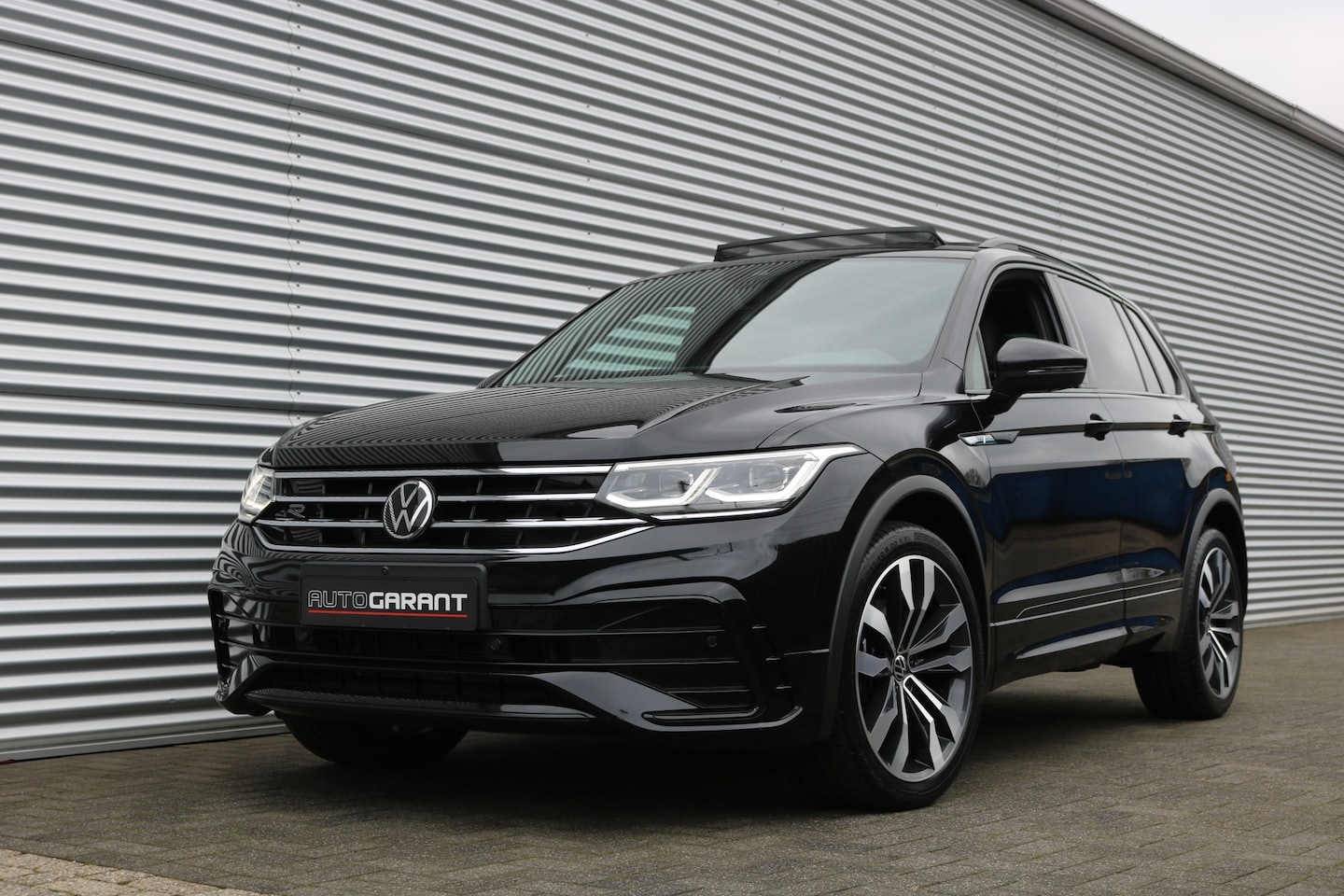 Volkswagen Tiguan - 2.0 TSI 4Motion R-Line Black Style (Panoramadak Carplay ViertualCockpit ACC 360Camera IQ-L - AutoWereld.nl