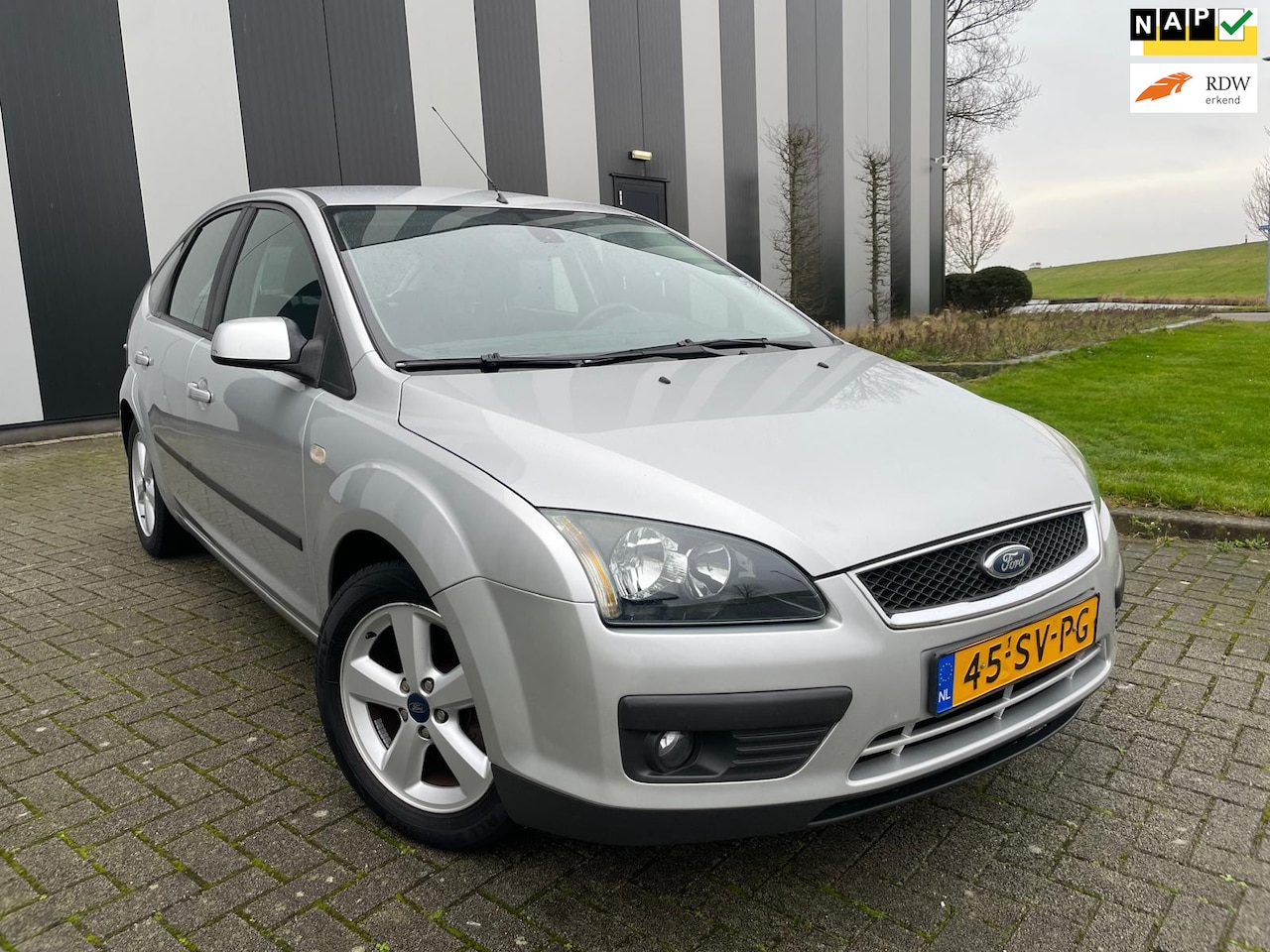 Ford Focus - 1.6-16V Futura Climate-Lmv-Cruise-Trekhaak - AutoWereld.nl