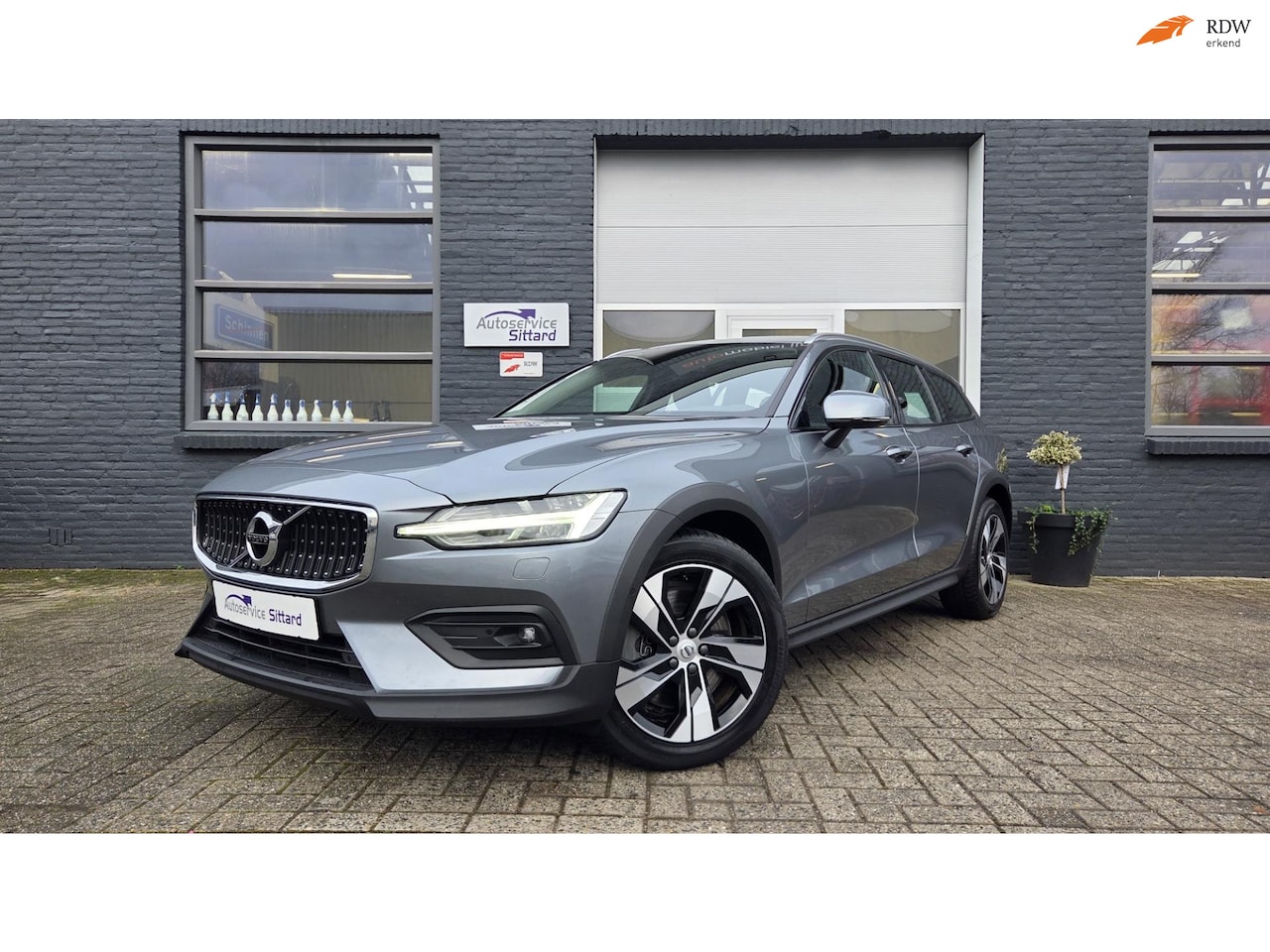 Volvo V60 Cross Country - B5 AWD Pro - AutoWereld.nl
