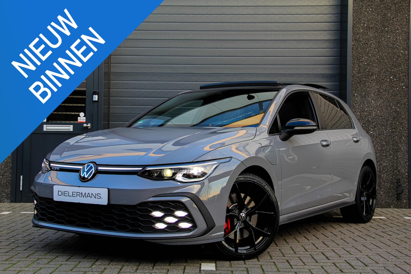 Volkswagen Golf - 1.4 eHybrid GTE Dark Style | Panorama dak | IQ lights | 19' Estoril | Led verstralers - AutoWereld.nl