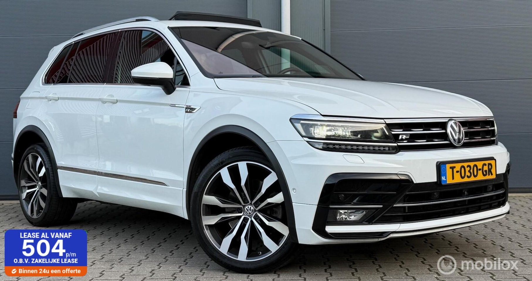 Volkswagen Tiguan - 2.0 TSI 4M. R-Line Pano.dak/Trekhaak/Viritual/LED - AutoWereld.nl
