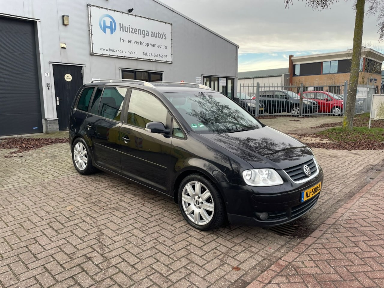 Volkswagen Touran - 2.0-16V FSI Trendl | 7PRS| CLIMA| met APK! - AutoWereld.nl