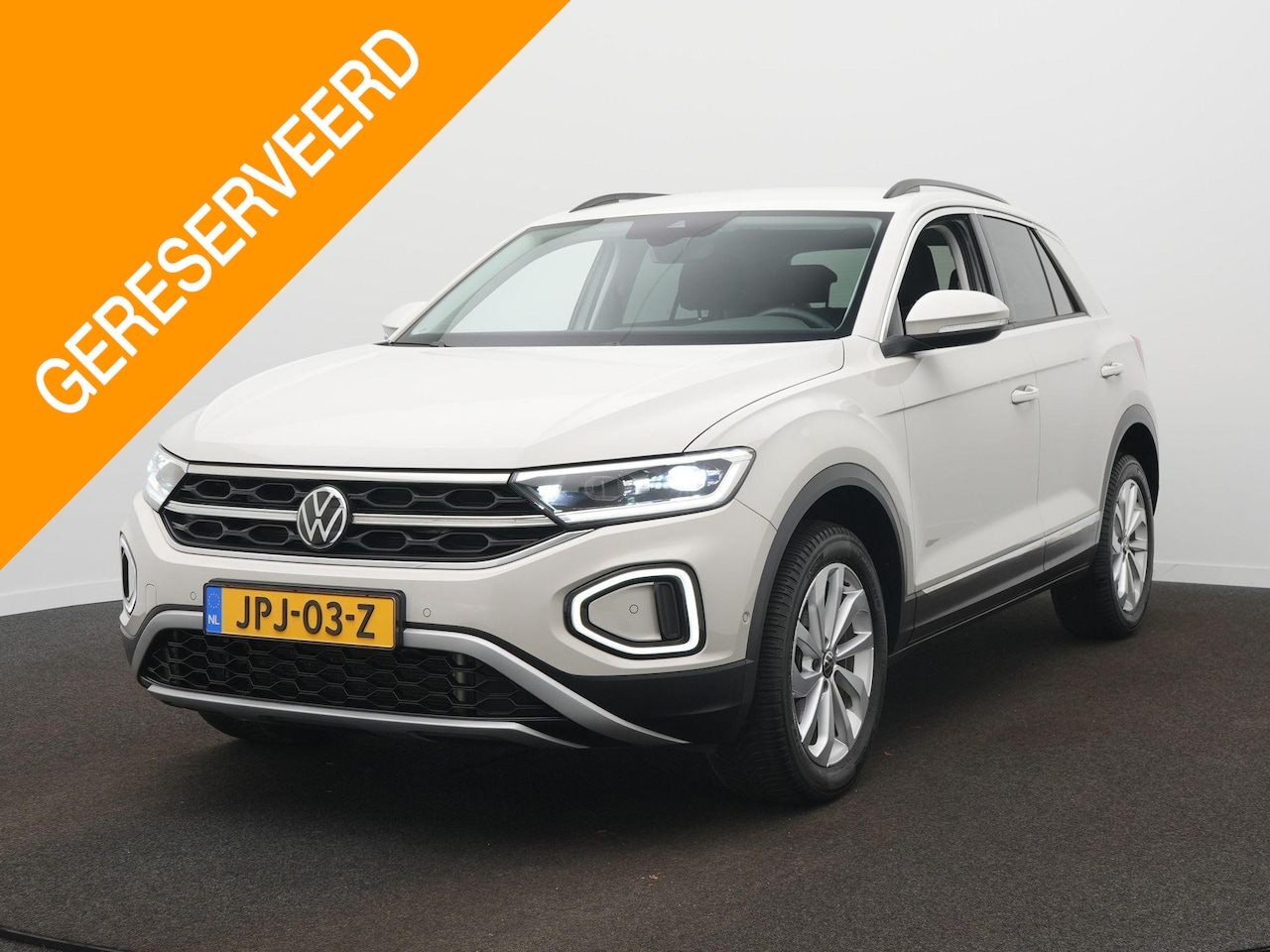 Volkswagen T-Roc - 1.5 TSI Style Automaat - Navigatie - Park Assist - Stoelverwarming - ACC - AutoWereld.nl