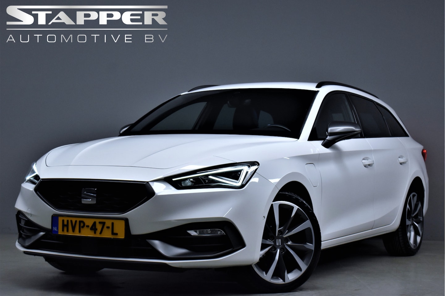 SEAT Leon Sportstourer - 1.4 TSI 204pk eHybrid PHEV FR CarPlay/Leer/Alcantara/Virtual/Memory/Keyless/Camera/Adap.cr - AutoWereld.nl