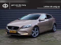 Volvo V40 - 1.6 T4 Momentum - 180 PK - TREKHAAK - CAMERA - KEYLESS - CLIMA - CRUISE