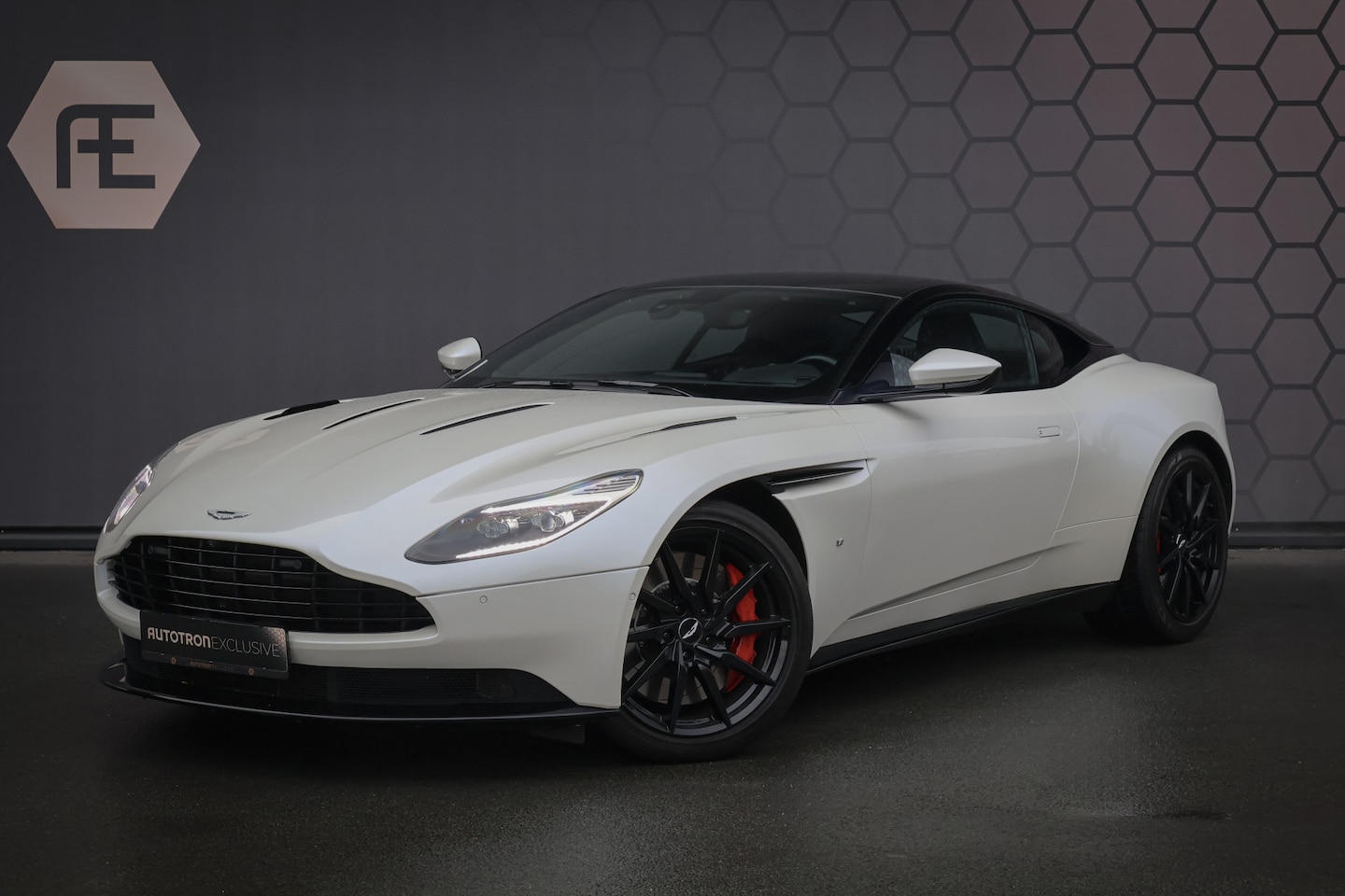 Aston Martin DB11 - 5.2 V12 | B&O 3D AUDIO | SUÉDE HEMELBEKLEDING | STOELKOELING/VERWARMING | MORNING FROST PE - AutoWereld.nl