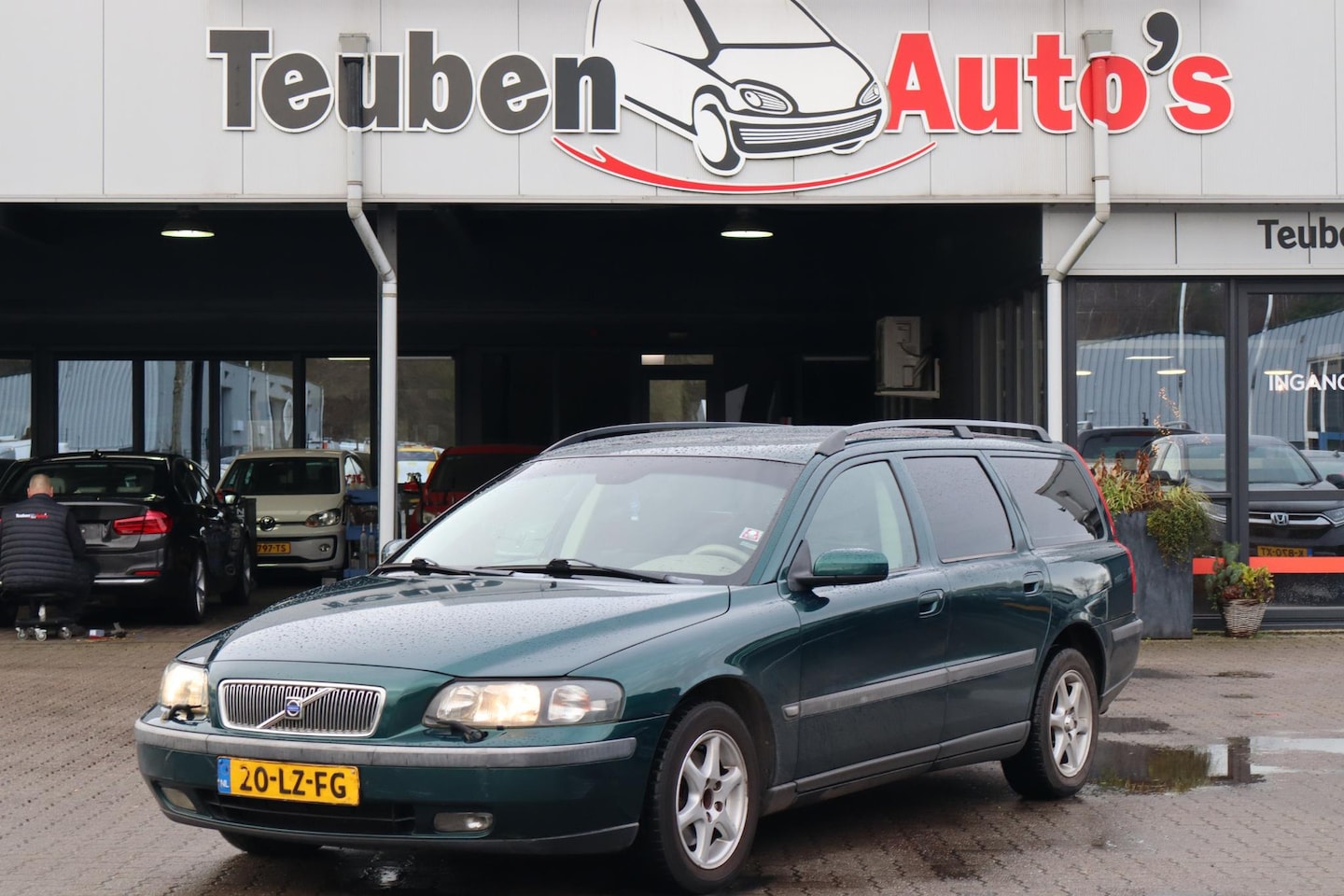 Volvo V70 - 2.4 Comfort Line Stoelverwarming, Cruise control, Trekhaak (Technisch goed staat), - AutoWereld.nl