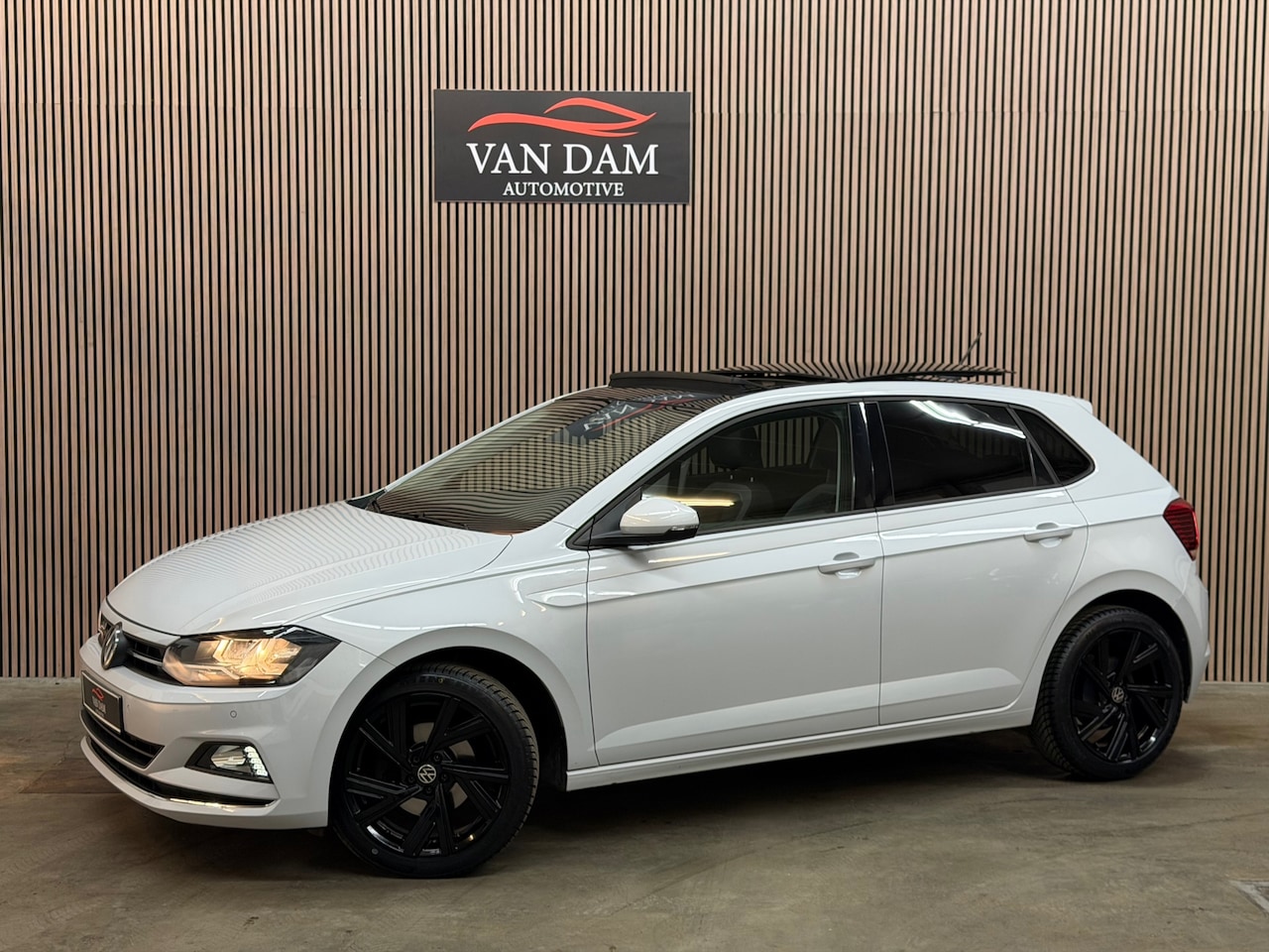 Volkswagen Polo - 1.6 TDI R-Line 2018 PANO CRUISE NAVI CAR-PLAY - AutoWereld.nl