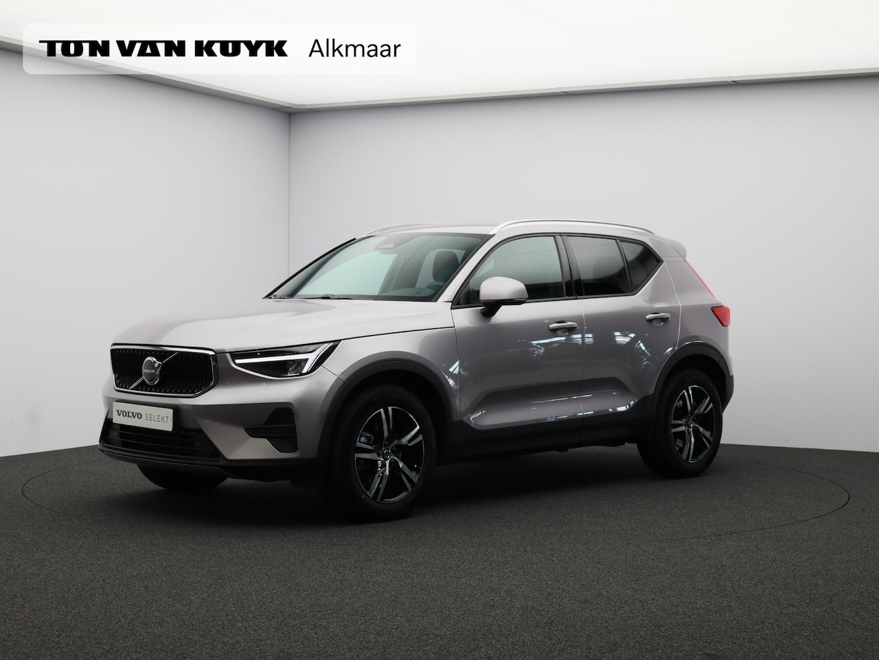 Volvo XC40 - B3 163PK Core Business Edition / Adaptive Cruise / BLIS / Verwarmbaar Stuurwiel + Voorstoe - AutoWereld.nl