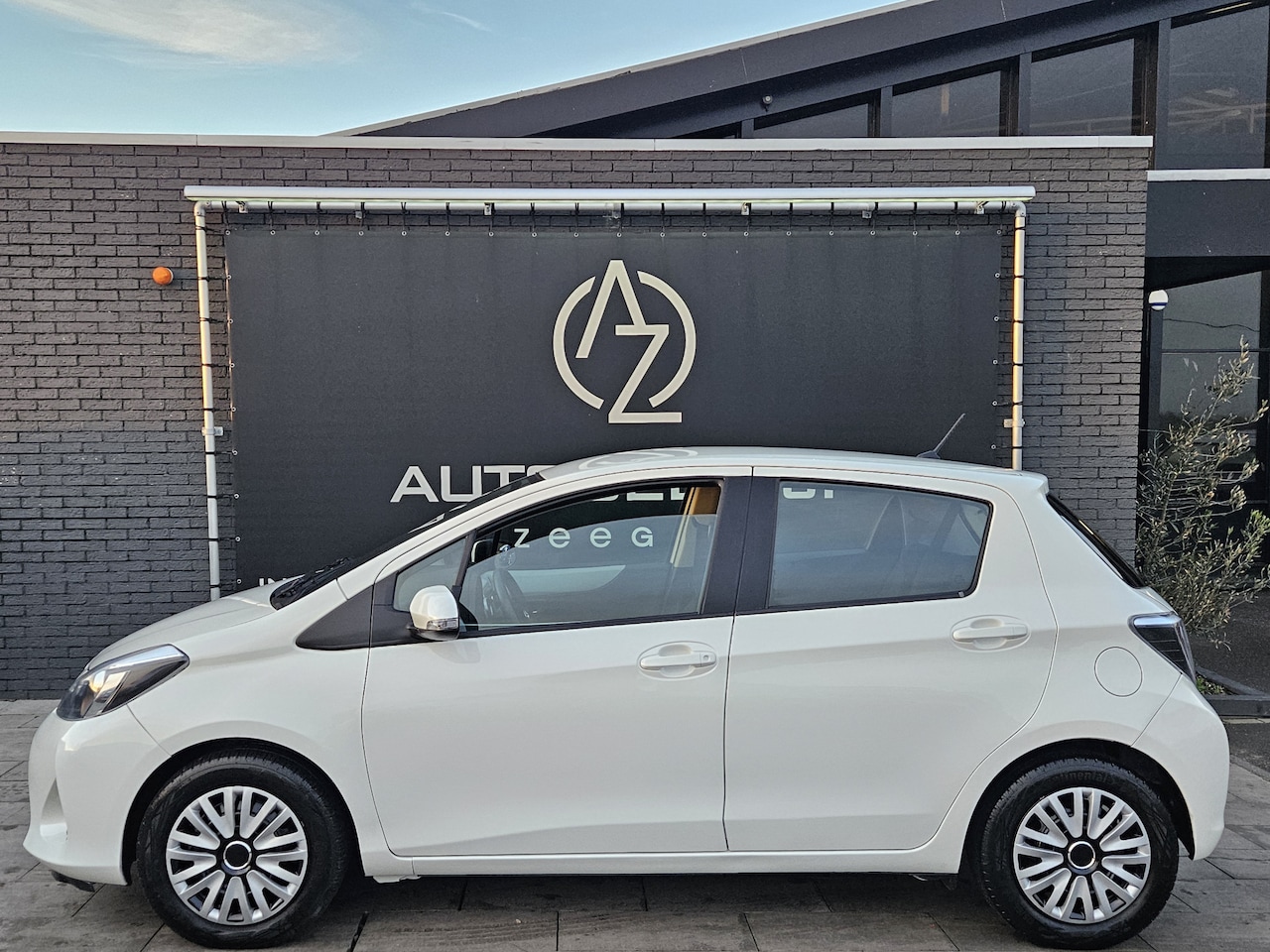 Toyota Yaris - 1.5 Full Hybrid Aspiration *AC*Navi*AUTOMAAT* - AutoWereld.nl