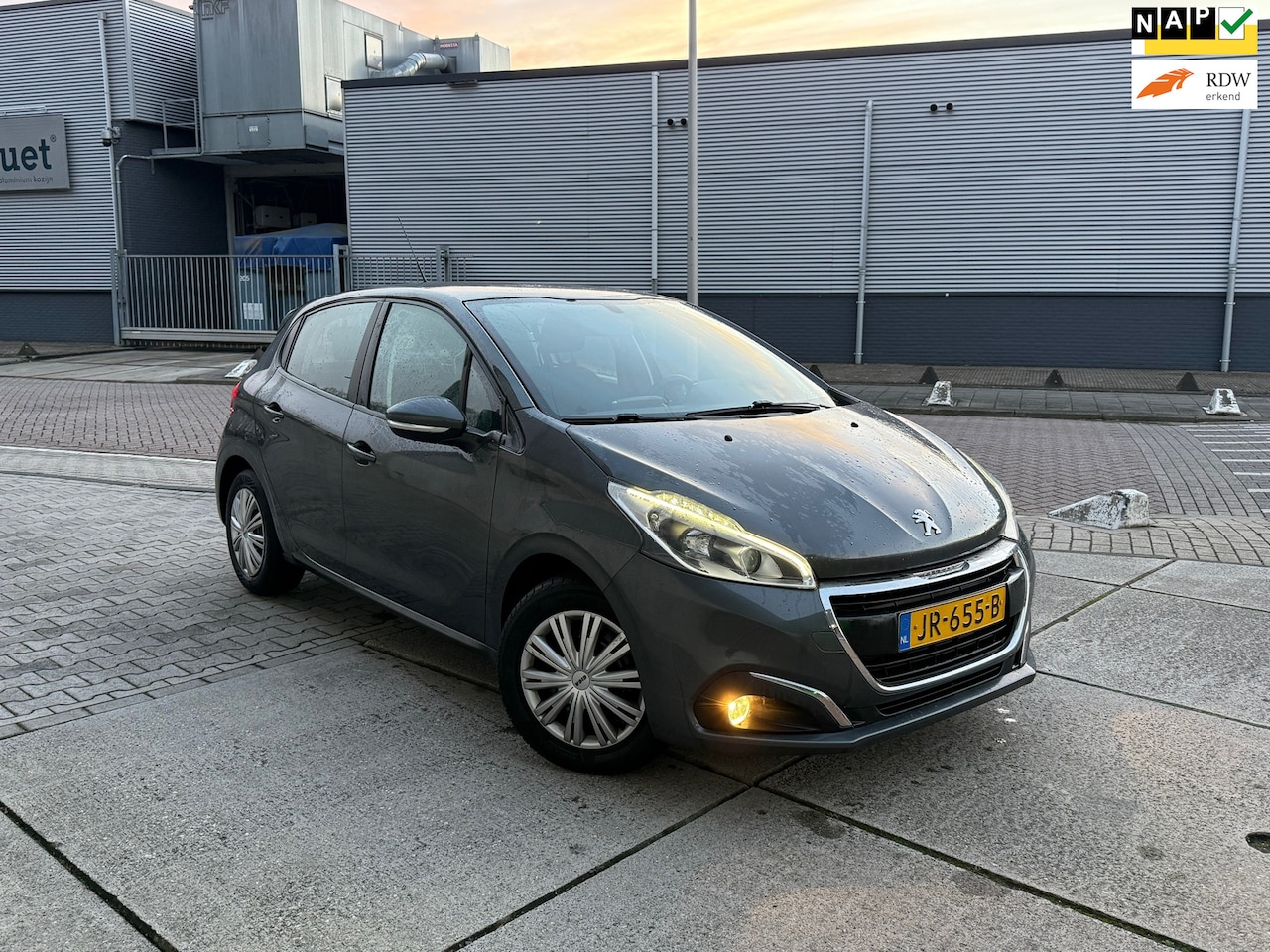 Peugeot 208 - 1.2 PureTech Blue Lion AIRCO Carplay NEW APK - AutoWereld.nl