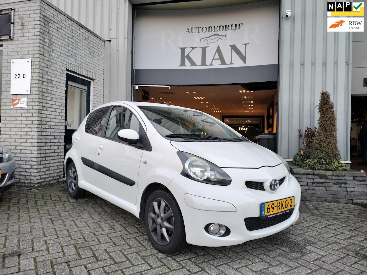 Toyota Aygo - 1.0-12V Dynamic Navigator 1.0-12V Dynamic Navigator - AutoWereld.nl