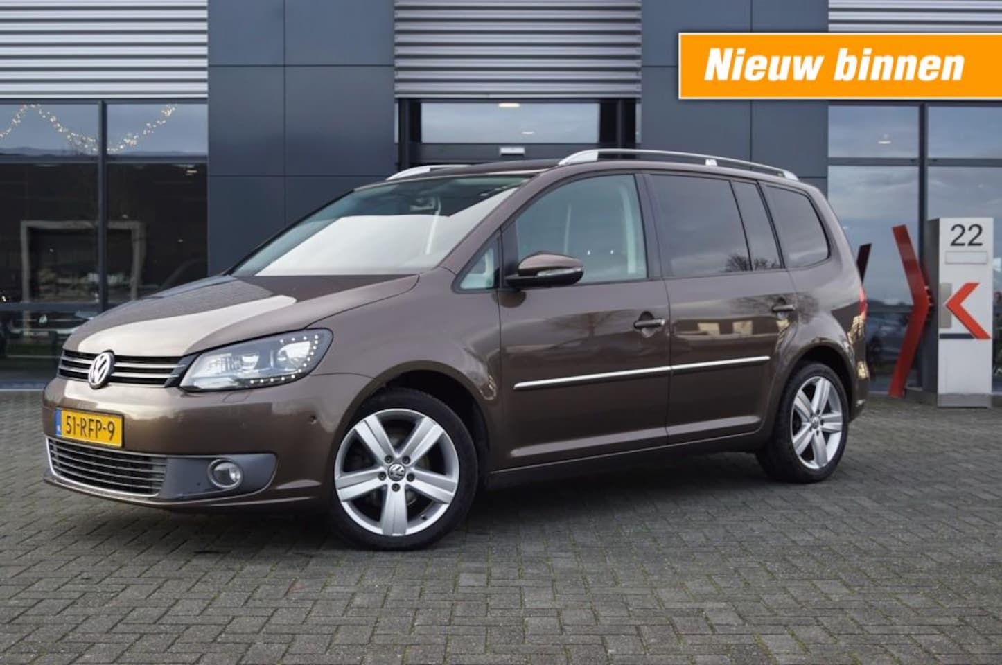 Volkswagen Touran - 1.4 TSI DSG Highline / Navi / 17 Inch LM / Xenon/ Park-assist / Climatronic - AutoWereld.nl