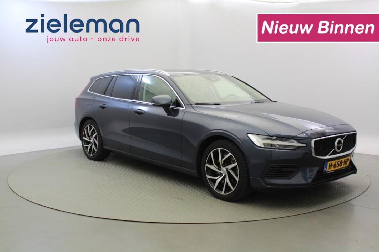 Volvo V60 - 2.0 T6 PHEV Twin Engine AWD Momentum Pro - Leer, Trekhaak - AutoWereld.nl