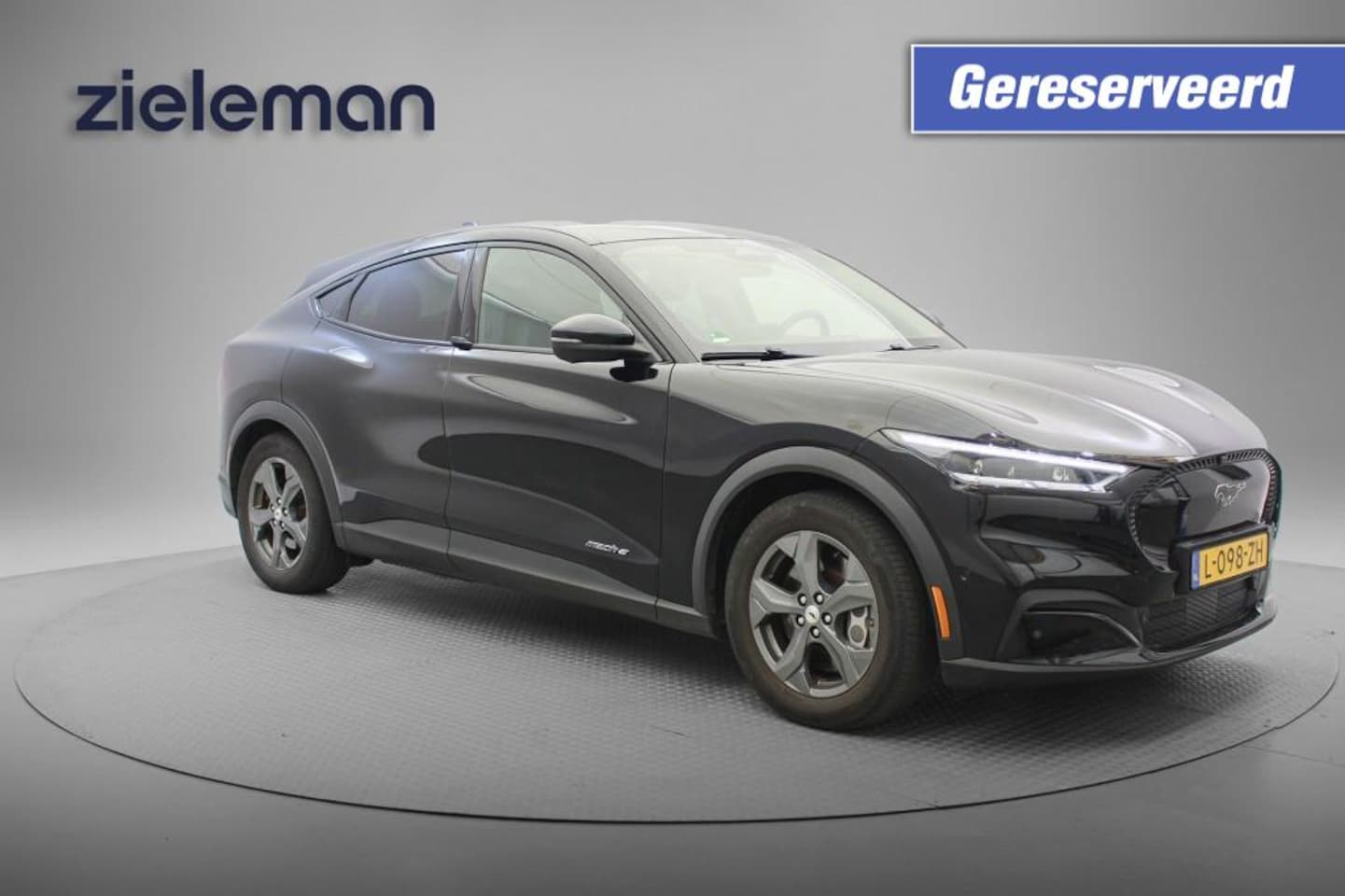 Ford Mustang Mach-E - RWD 75 KWH -  Carplay, Navi, Cruise,Digitaal Cockpit,GERESERVEERD!!! - AutoWereld.nl