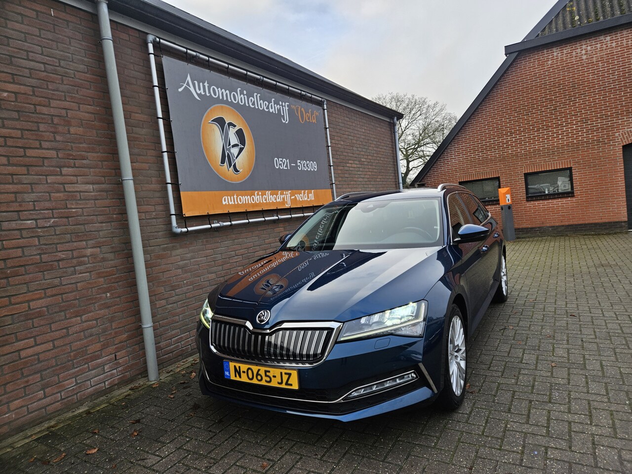 Skoda Superb Combi - 1.4 TSI iV Business Edition Plus 1.4 TSI iV Business Edition Plus - AutoWereld.nl