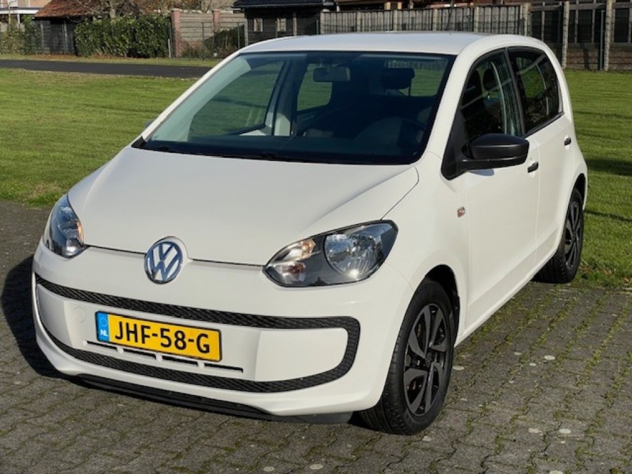Volkswagen Up! - 1.0 BMP move up!/ Airco/ LM/ 5 Deurs/ Weinig KM's - AutoWereld.nl
