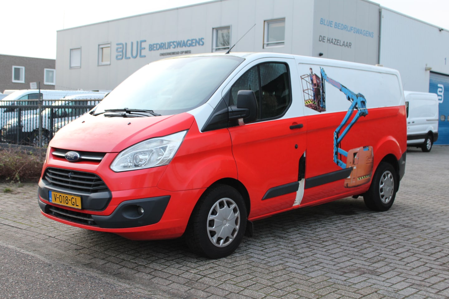 Ford Transit Custom - 340 2.0 TDCI 130PK Euro6 Automaat L2H1 Trend ✓ airco ✓ trekhaak ✓ camera - AutoWereld.nl