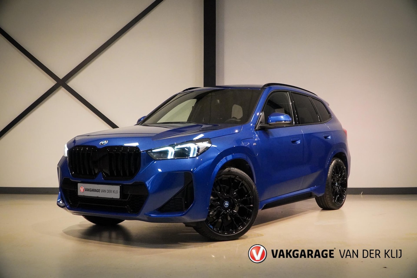 BMW X1 - XDrive30e M-Sport | Driving Ass. + | 20" | Trekhaak | Keyless | Camera | Adapt. M Onderste - AutoWereld.nl