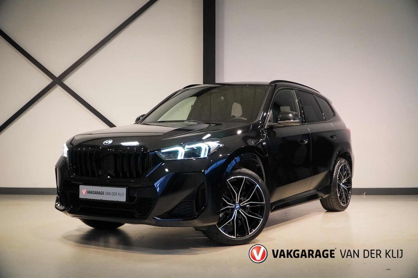 BMW X1 - XDrive30e M-Sport | 20" | Driving Ass. + | Trekhaak | Keyless | Camera | Adapt. M Onderste - AutoWereld.nl