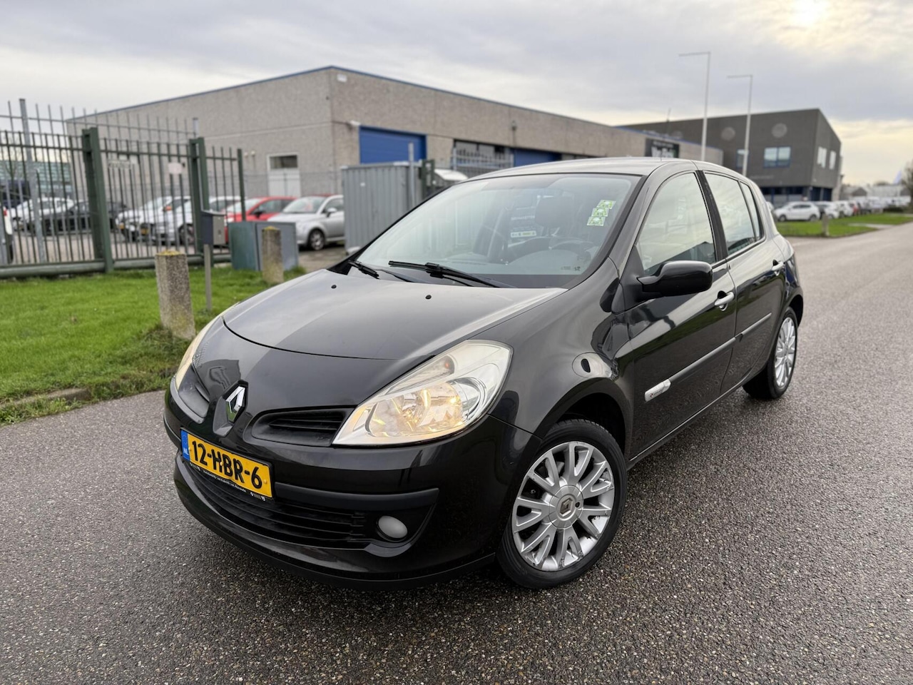 Renault Clio - 1.2 TCE Rip Curl 5-DRS NIEUWE APK Cruise/Airco - AutoWereld.nl