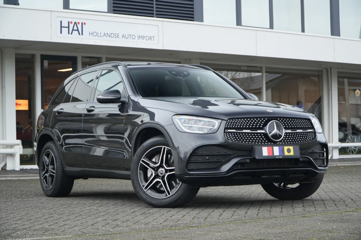 Mercedes-Benz GLC-klasse - 300e 4MATIC AMG I Pano I Distronic I Trekhaak elektr. I - AutoWereld.nl