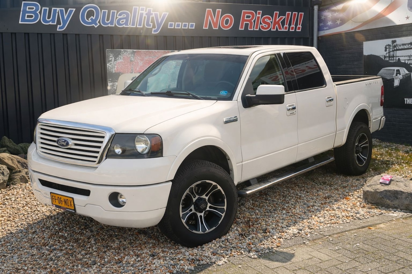 Ford F150 - FORD LIMITED V8 Grijs Kenteken - AutoWereld.nl