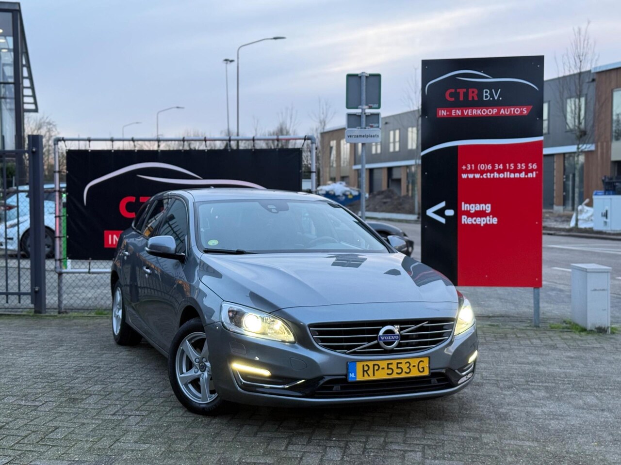 Volvo V60 - 2.0 D2 Polar+ Dynamic (bj 2018) AUT|XENON|STUURVERW - AutoWereld.nl