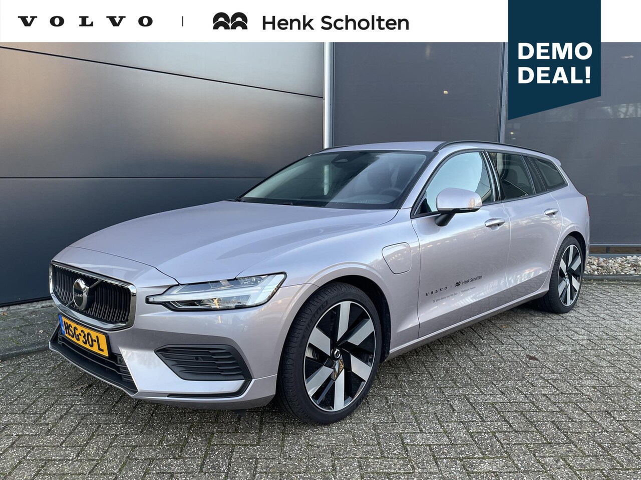 Volvo V60 - T6 Plug-in hybrid AWD Essential Edition | Adaptive Cruise Control | BLIS | Google Navigati - AutoWereld.nl