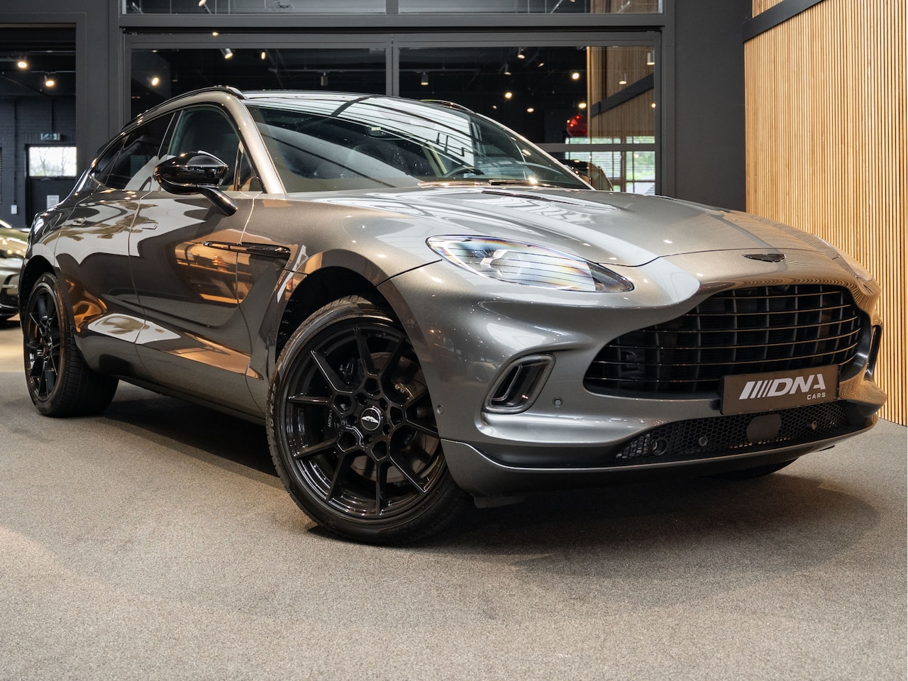 Aston Martin DBX - V8 Ventilatie Carbon DBX 4.0 V8 - AutoWereld.nl