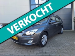 Hyundai i30 CW - | 1.4i Blue Dynamic | Airco | Zeer lage kilometerstand |