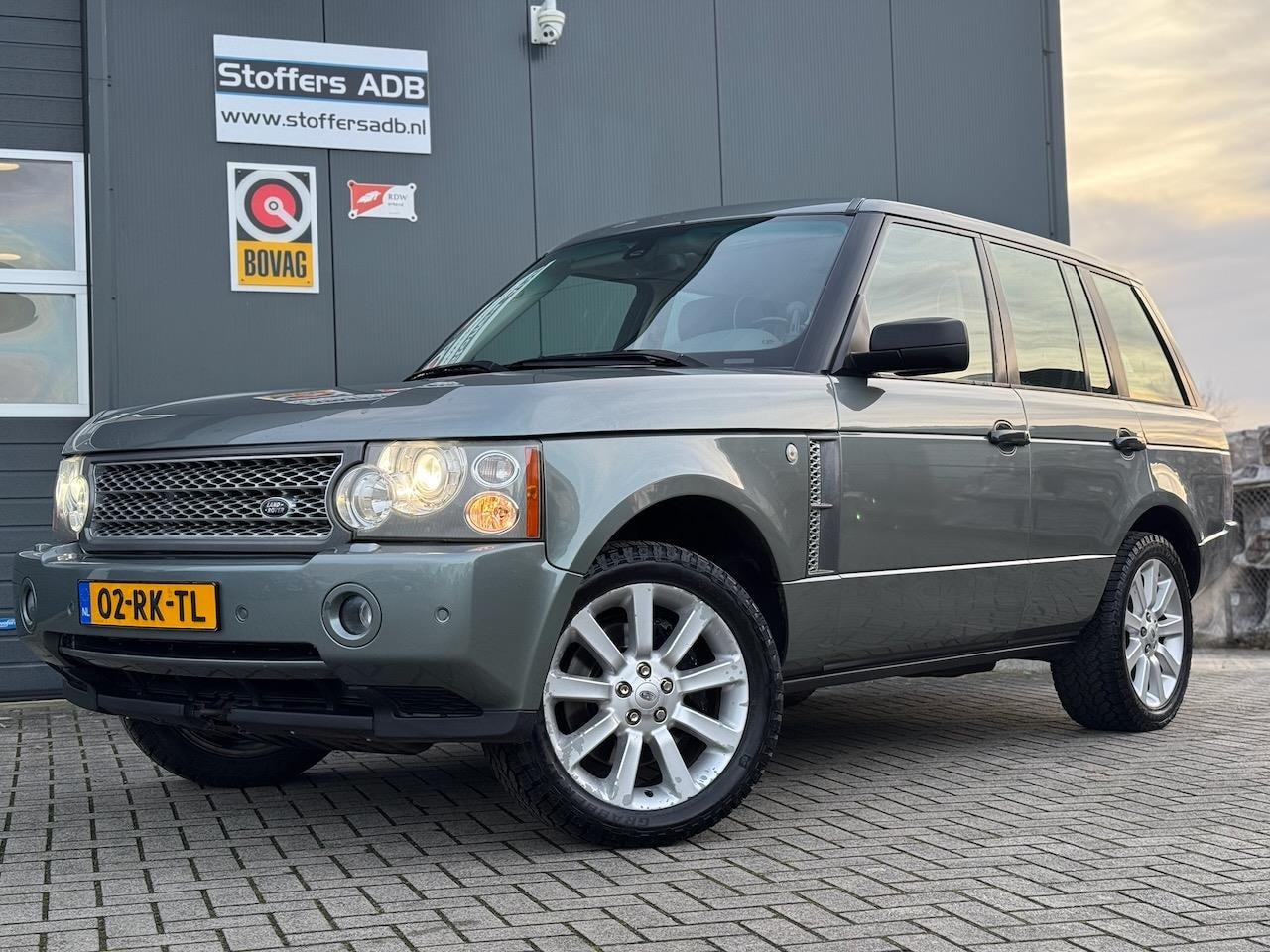 Land Rover Range Rover - 4.2 V8 Supercharged | Giverny Green | Leder Groen | Camera | Navi | NL AUTO | Youngtimer - AutoWereld.nl