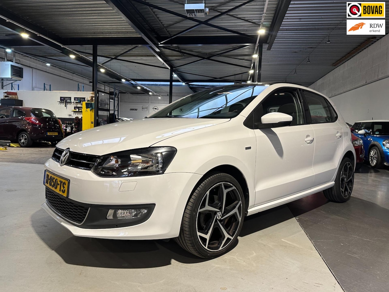 Volkswagen Polo - 1.2 TSI R-Line Edition/Panoramadak/Navi/dvd/Apk nieuw - AutoWereld.nl
