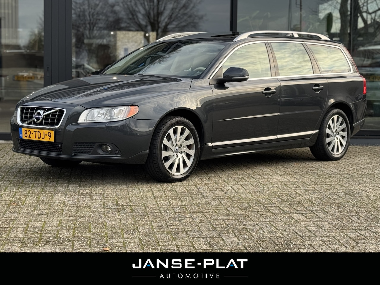 Volvo V70 - 1.6 T4 Limited Edition Schuifdak | Xenon | Leder | - AutoWereld.nl