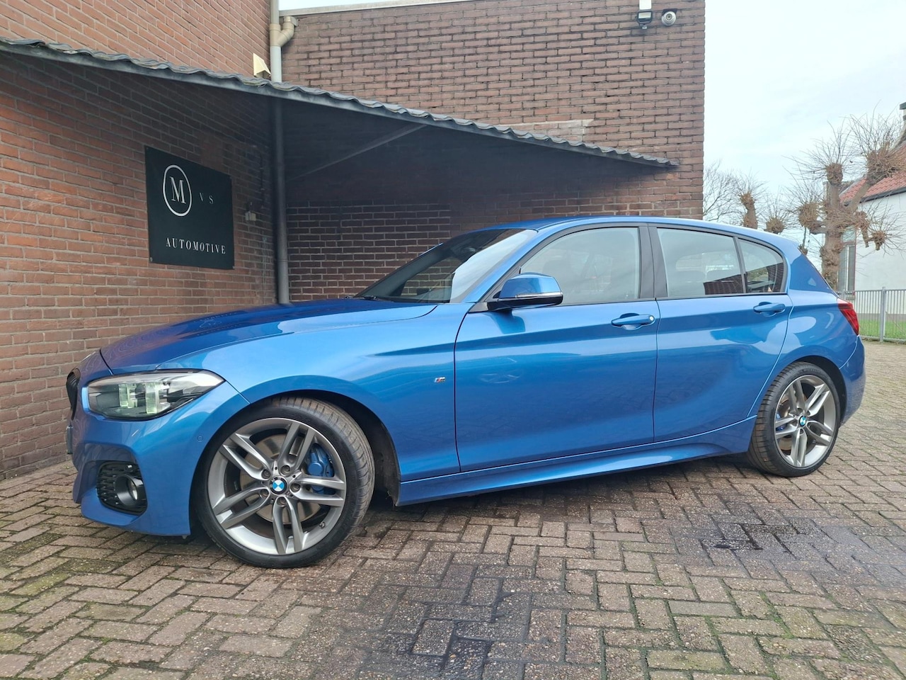 BMW 1-serie - 118i M-Sport 136PK Apple Carplay / Trekhaak / Achteruitrijcamera / Led Verlichting / Leder - AutoWereld.nl