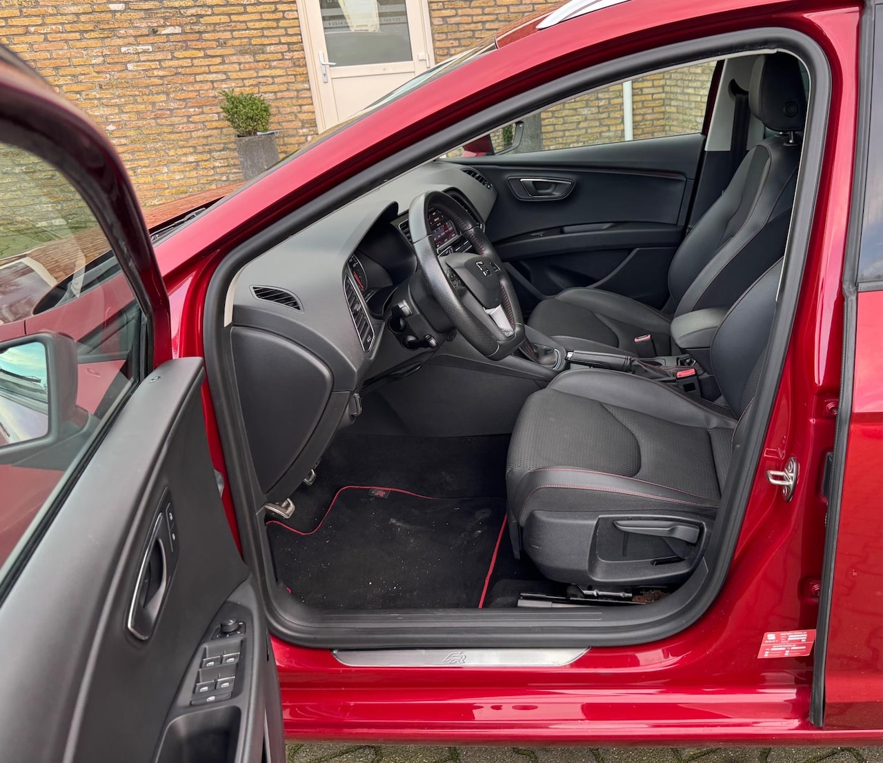 SEAT Leon ST - 1.4 TSI ACT FR Dynamic met slechts 101913 km - AutoWereld.nl