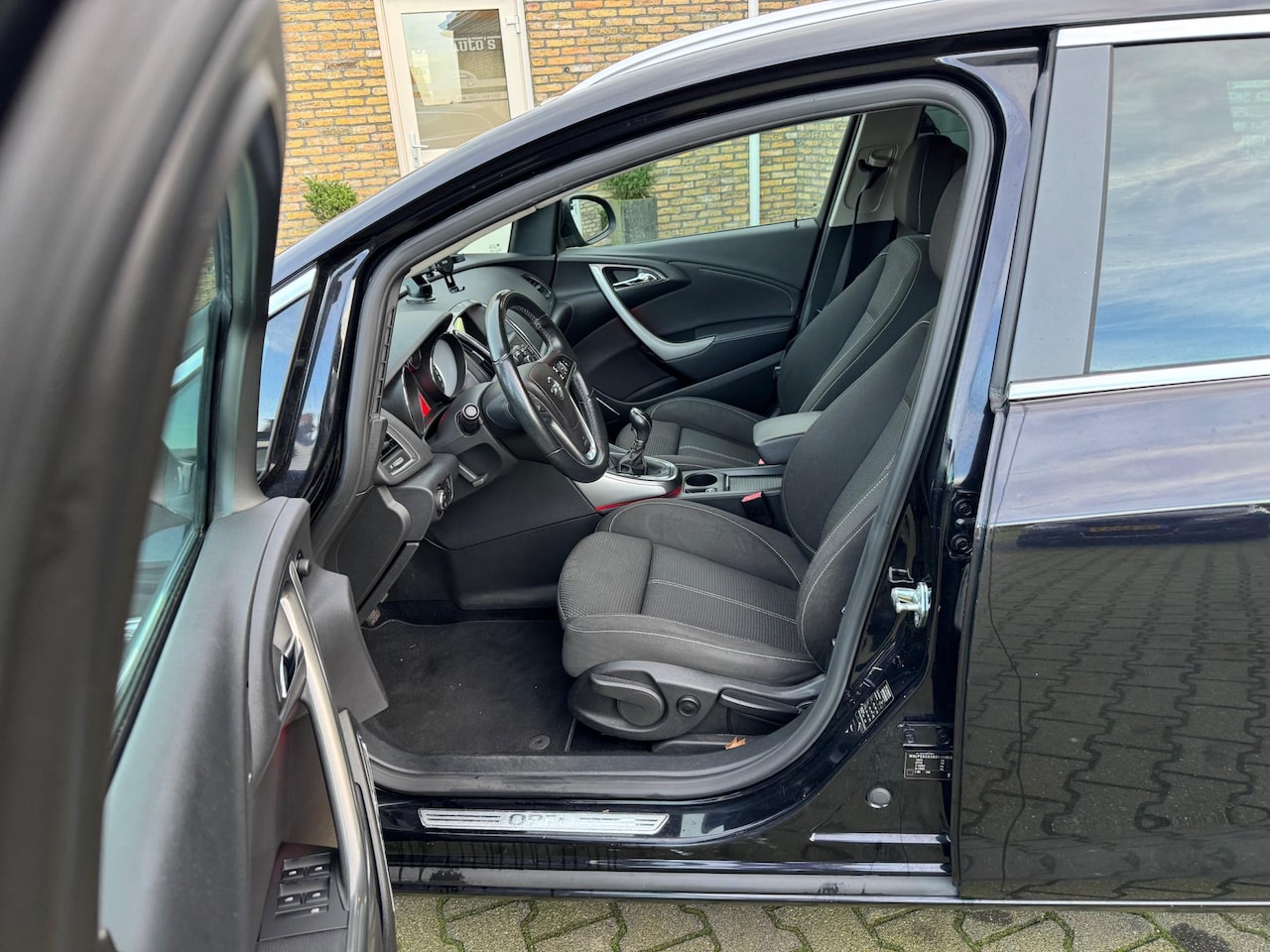 Opel Astra Sports Tourer - 1.4 Cosmo Bj 2011 Zeer nette auto - AutoWereld.nl