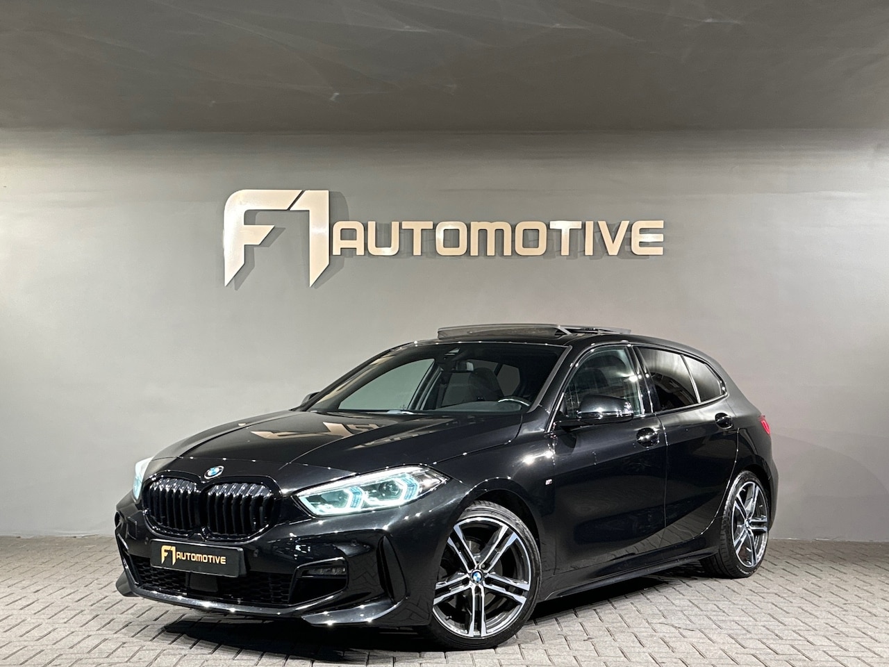 BMW 1-serie - 118i High Executive M Sport Pano|M Seat|Sfeer - AutoWereld.nl