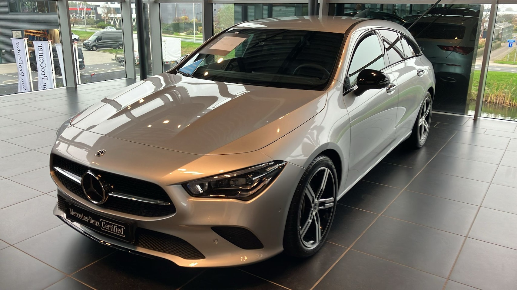 Mercedes-Benz CLA-klasse Shooting Brake - 180 Luxury Line Particulier , ik ben de 1e Eigenaar van deze mooie , Mercedes CLA Shooting Brake ( FACE L - AutoWereld.nl